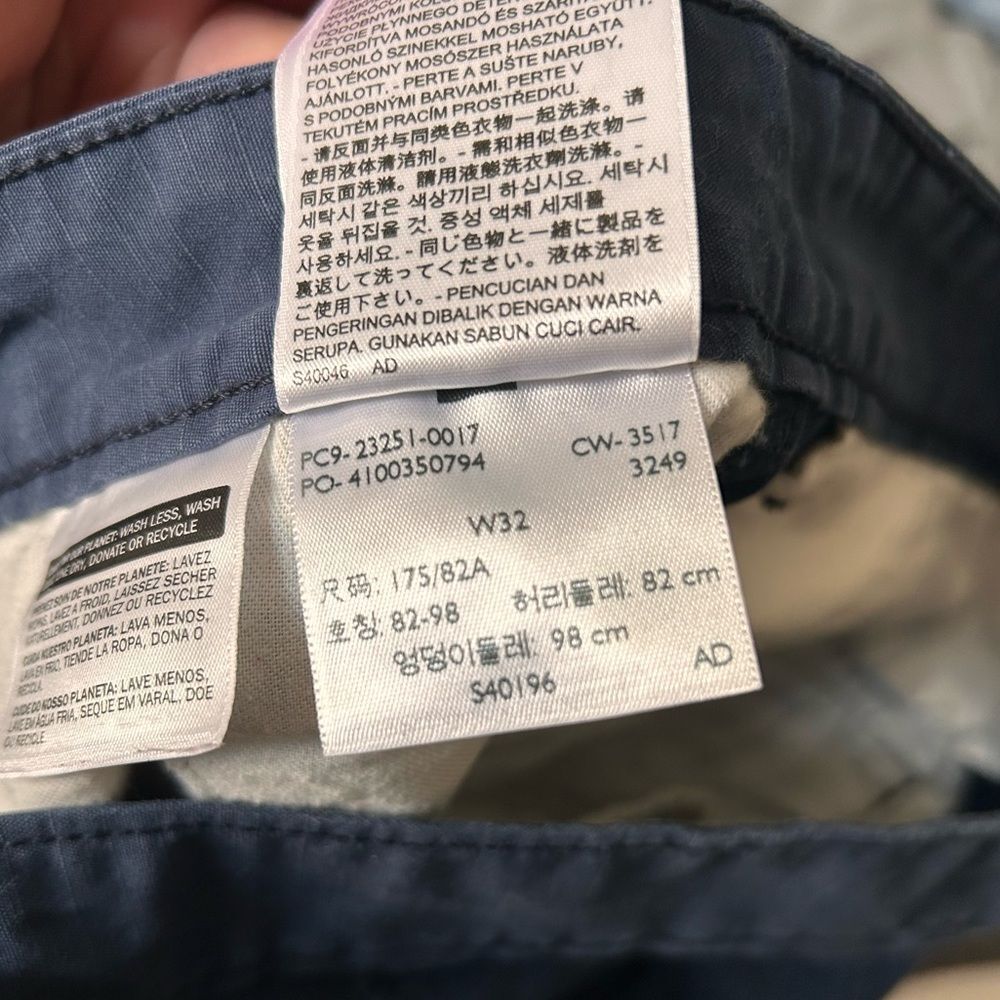Men’s Levi cargo shorts - Picture 4 of 4